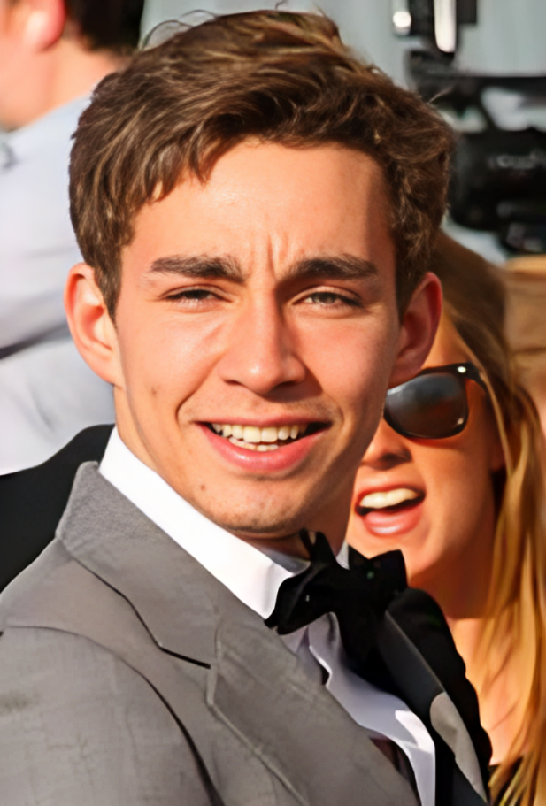 Robert Sheehan Wife, Age, Wiki, Career, Net Worth 2024